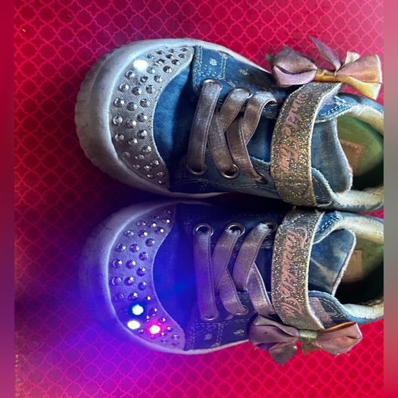 *used* twinkle toes toddler size 8’ - Picture 3 of 3